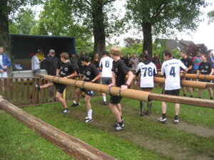 Menschenkicker am Feuerhof